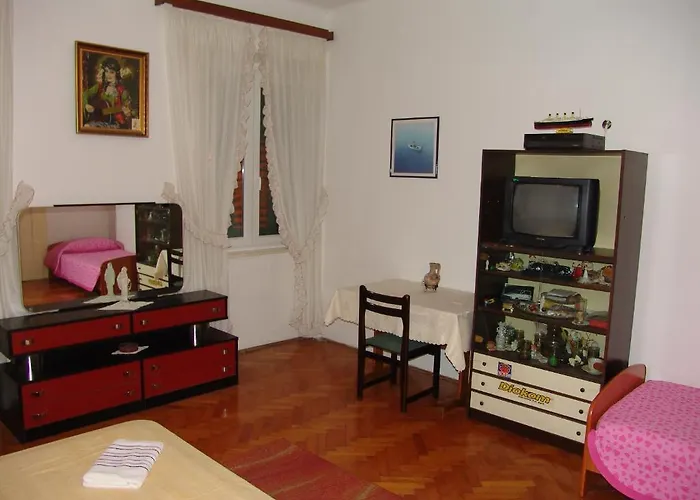 Secer Πανσιόν *